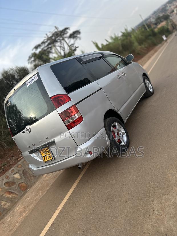 Toyota Noah 2003 Silver