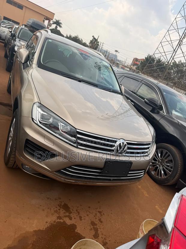 Volkswagen Touareg 2016 Gold