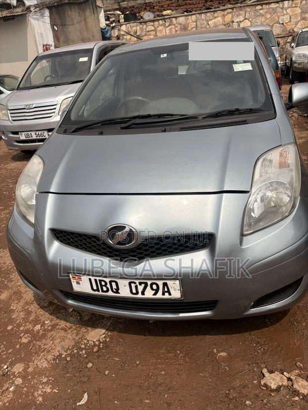Toyota Vitz 1.3 FWD 3dr 2008 Gray
