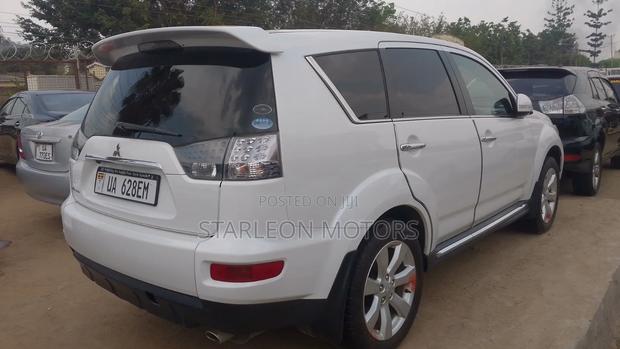 Mitsubishi Outlander 2012 White