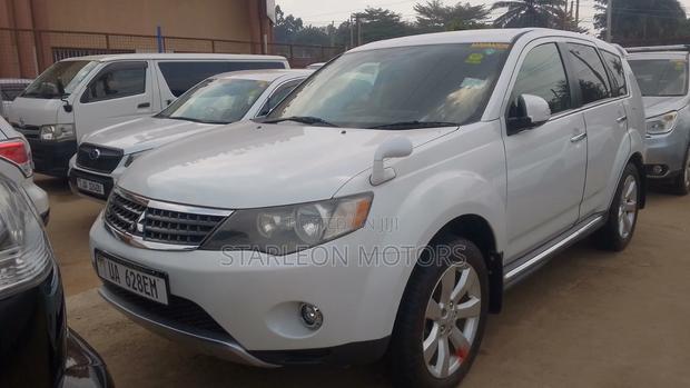 Mitsubishi Outlander 2012 White