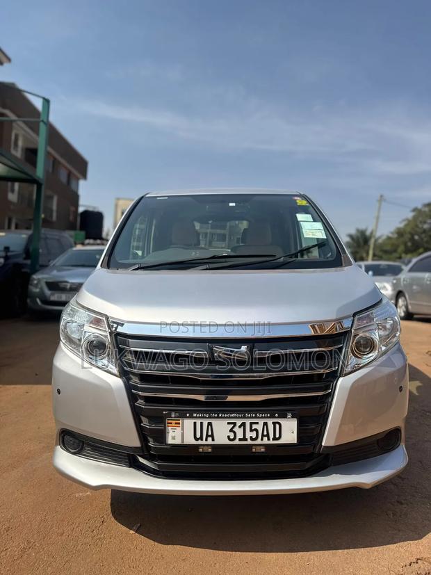 Toyota Noah 2016 Silver