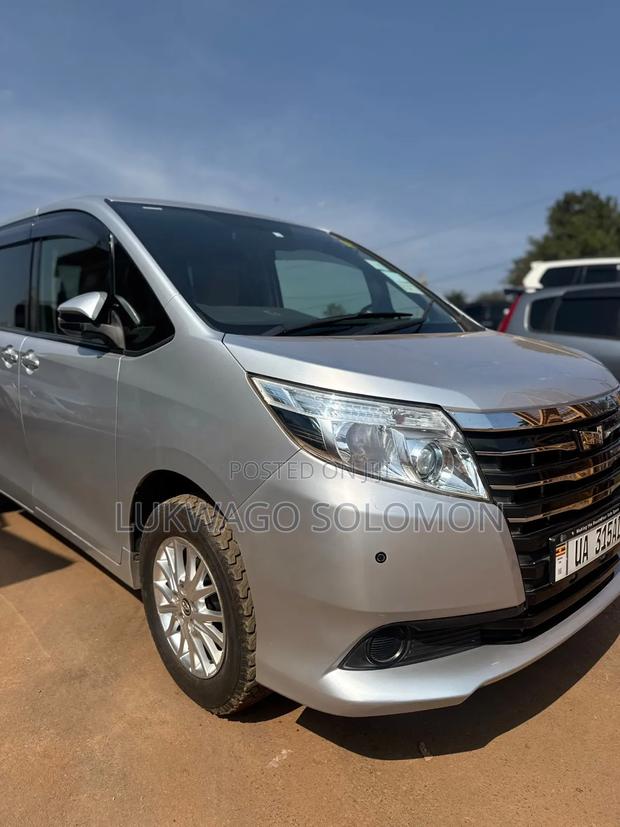 Toyota Noah 2016 Silver