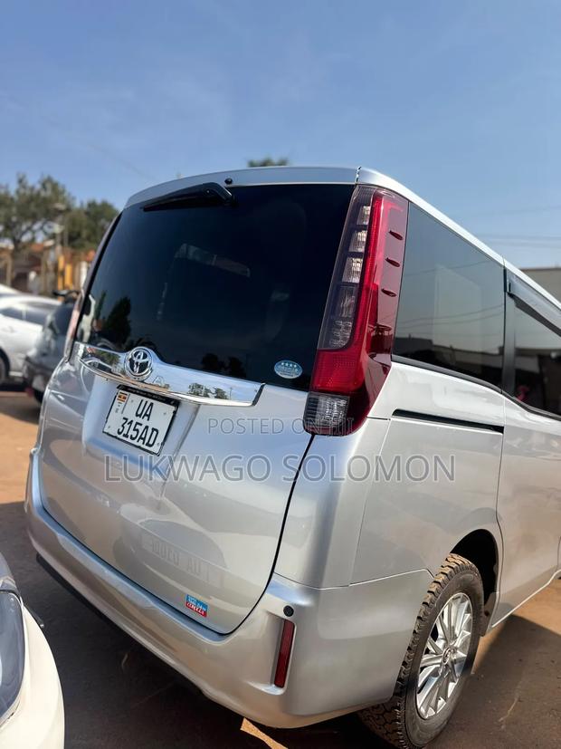 Toyota Noah 2016 Silver