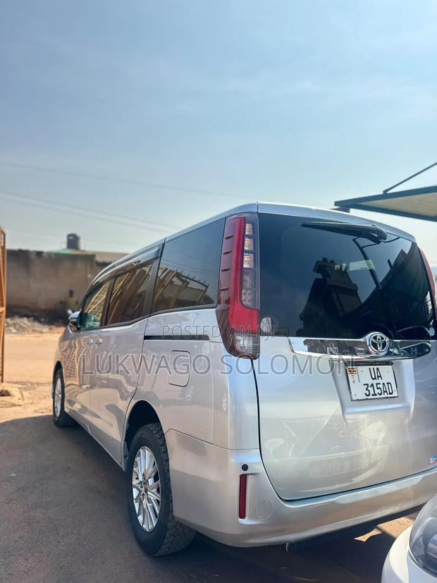 Toyota Noah 2016 Silver
