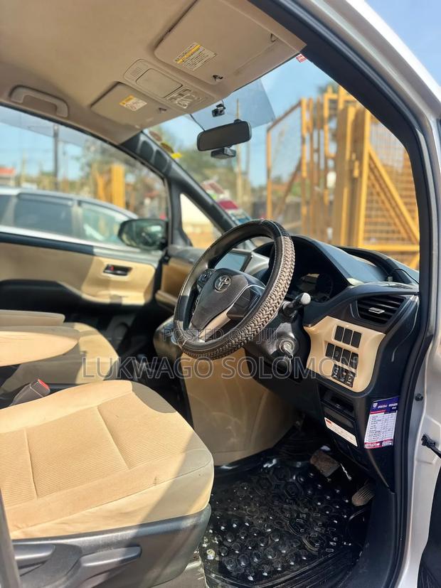 Toyota Noah 2016 Silver
