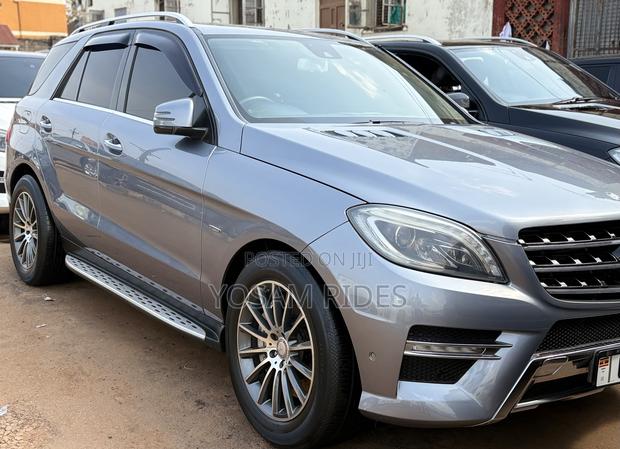 Mercedes-Benz M Class ML350 4MATIC 4dr SUV AWD (3.5L 6cyl 7A) 2014 Gray