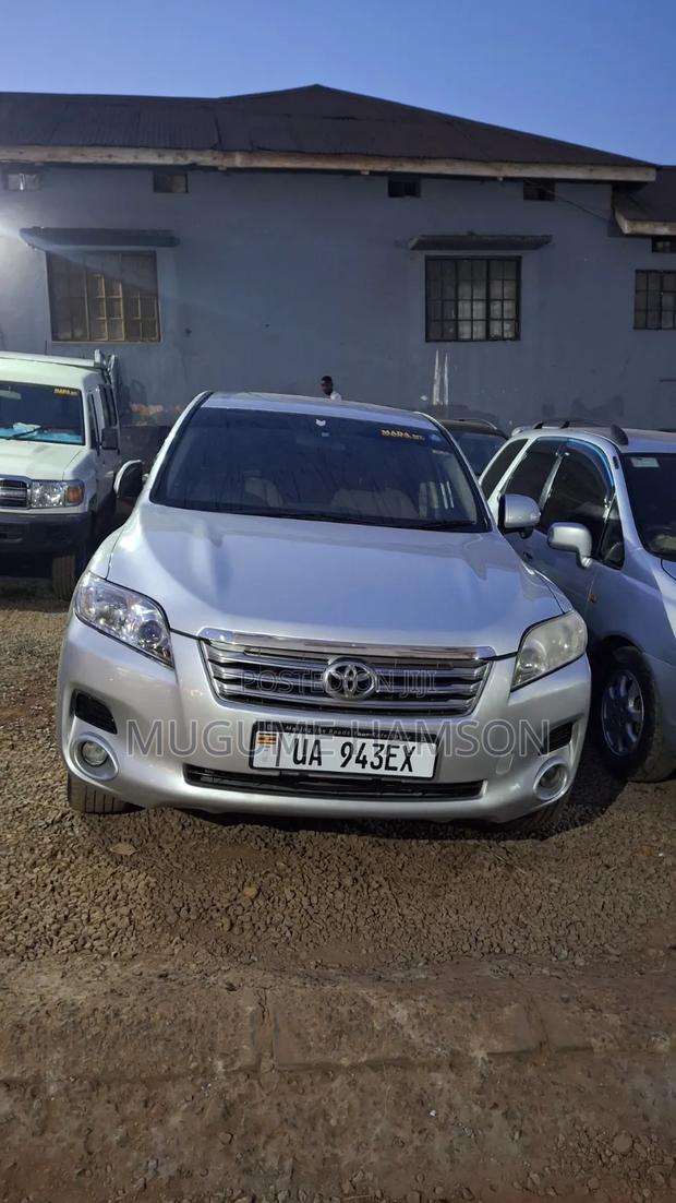 Toyota Vanguard 2010 Silver