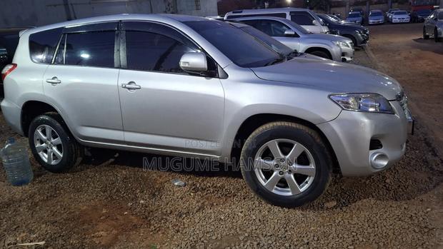 Toyota Vanguard 2010 Silver