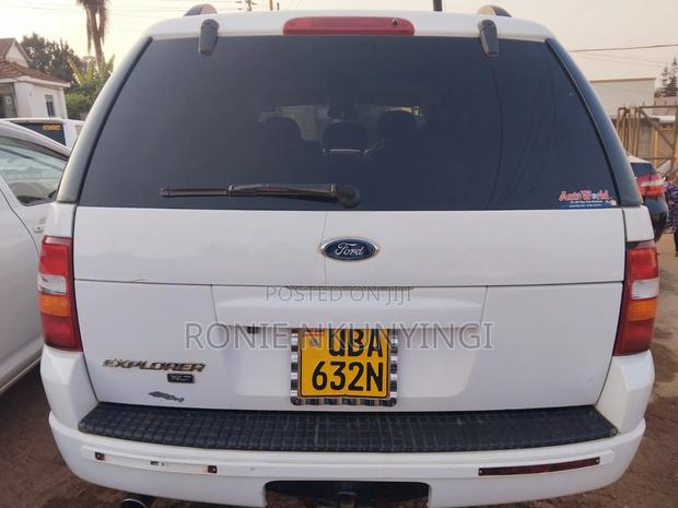 Ford Explorer 2004 White