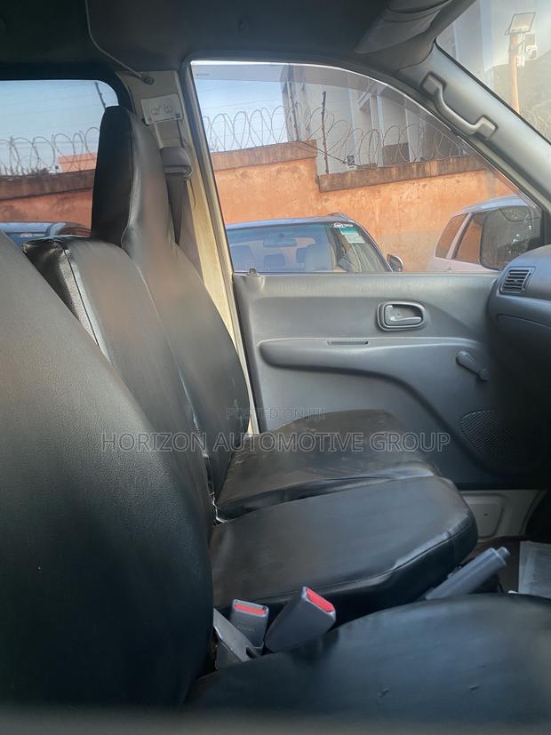 Toyota Noah 2.0 AWD (8 Seater) 2001 White