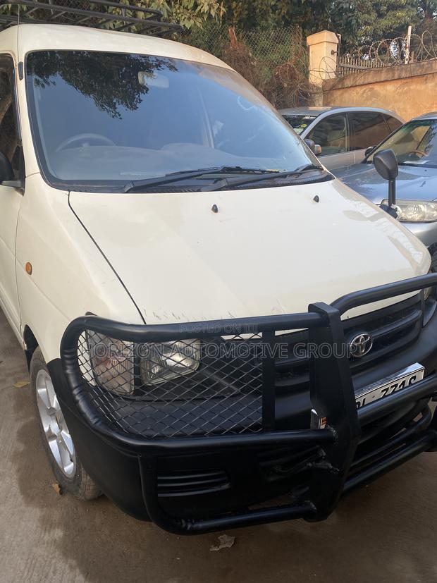 Toyota Noah 2.0 AWD (8 Seater) 2001 White