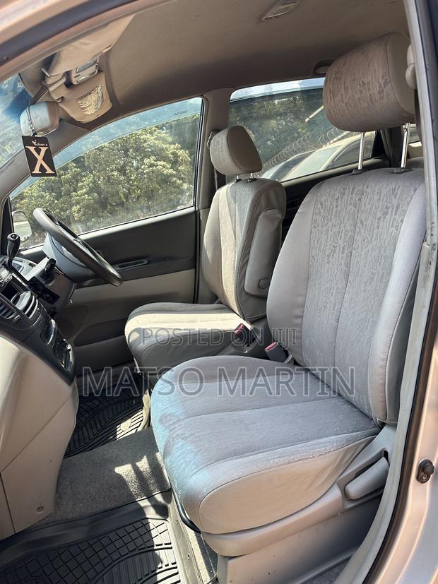 Toyota Nadia 2003 Silver