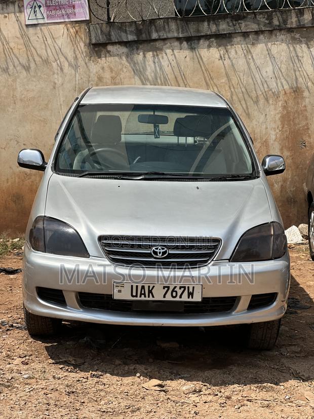 Toyota Nadia 2003 Silver