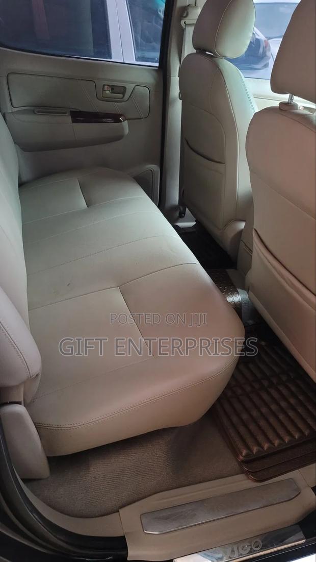 Toyota Hilux 2013 Gray