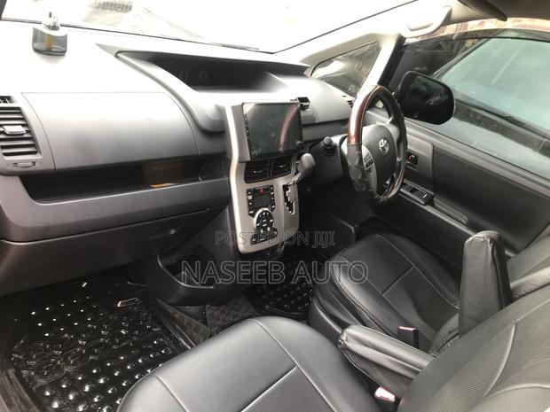 Toyota Noah 2012 Black