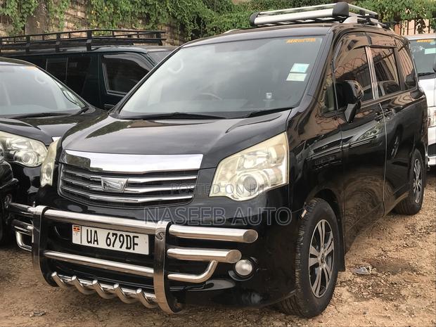 Toyota Noah 2012 Black