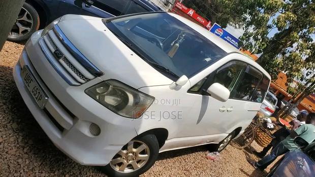 Toyota Noah 2005 White