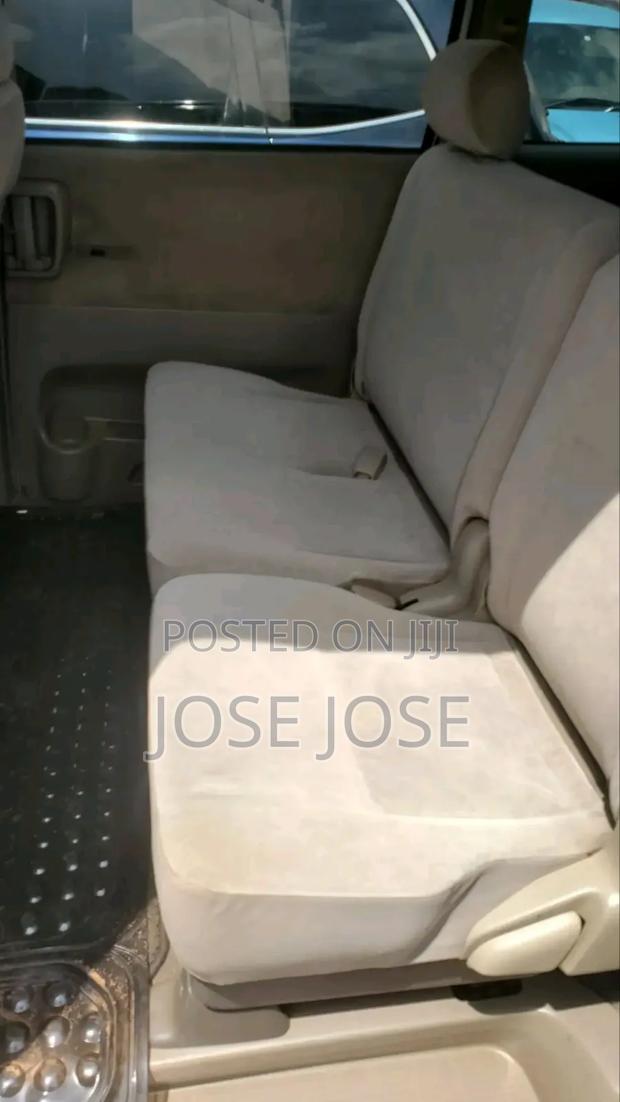 Toyota Noah 2005 White