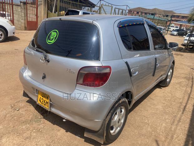 Toyota Vitz 2010 Silver
