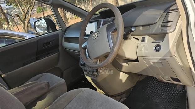 Toyota Noah 2009 White