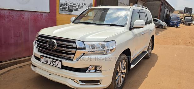 Toyota Land Cruiser 2017 White