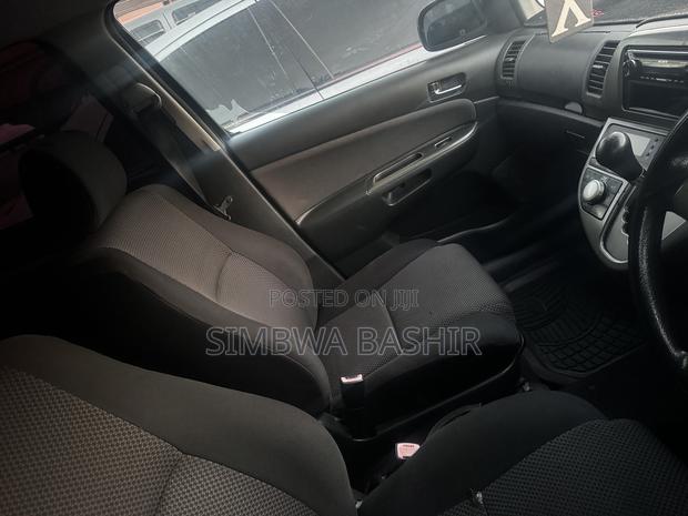Toyota Wish 2005 Silver