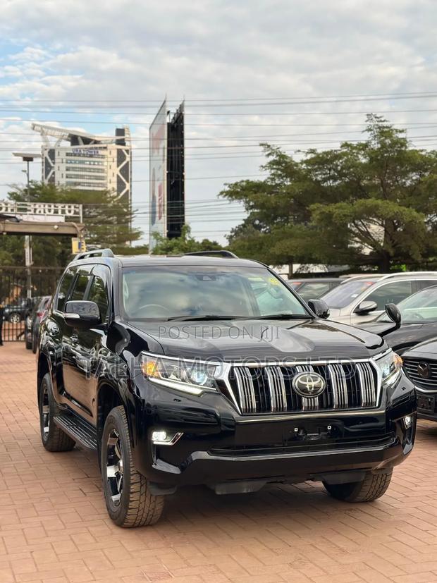 Toyota Land Cruiser Prado 2017 Black