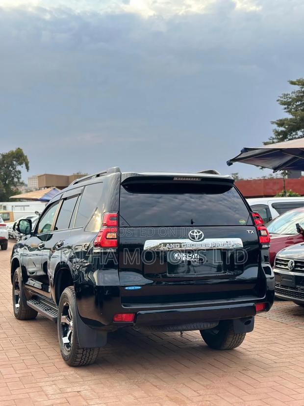Toyota Land Cruiser Prado 2017 Black
