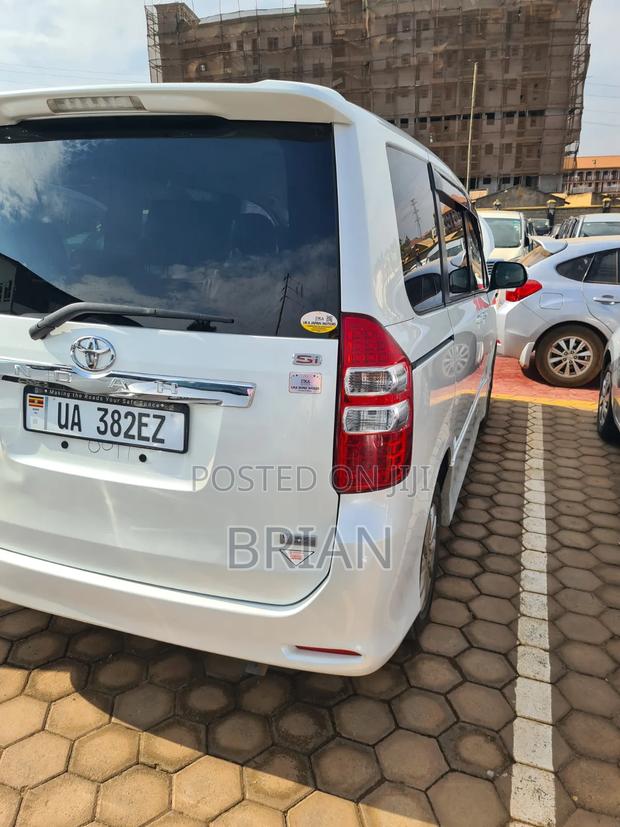 Toyota Noah 2012 White