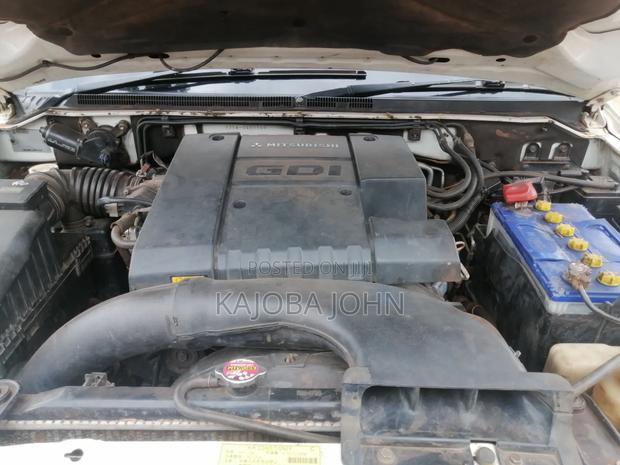 Mitsubishi Pajero 2004 White