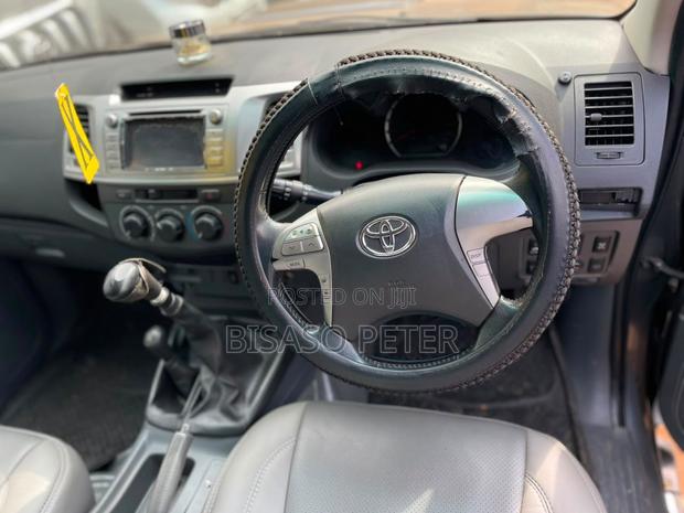Toyota Hilux 2012 Gray