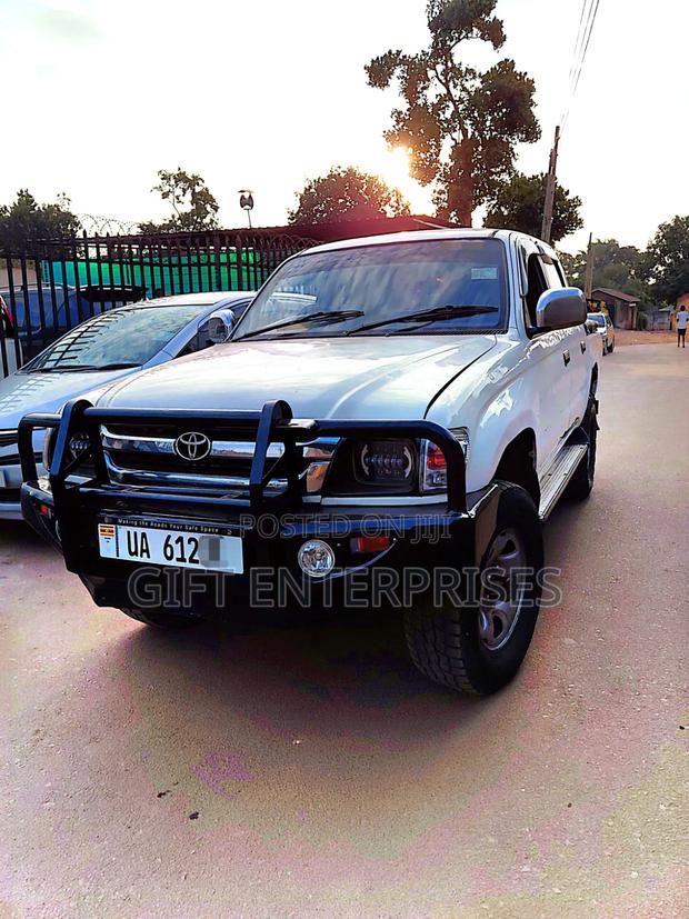Toyota Hilux 1998 White