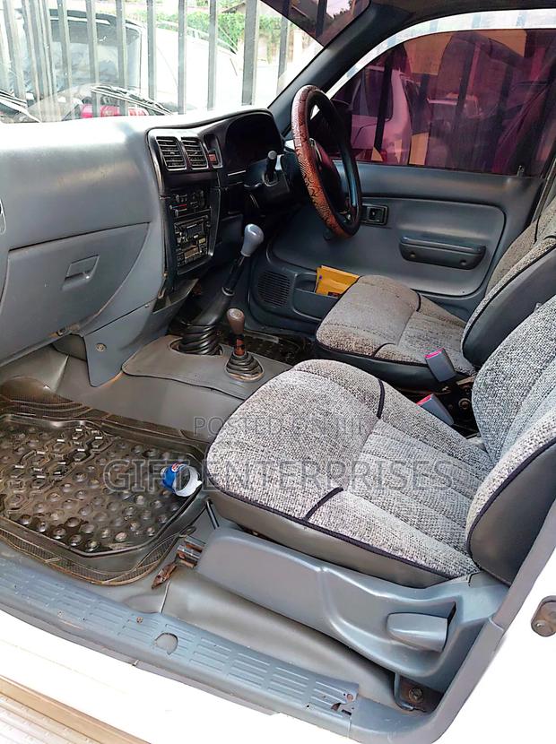 Toyota Hilux 1998 White