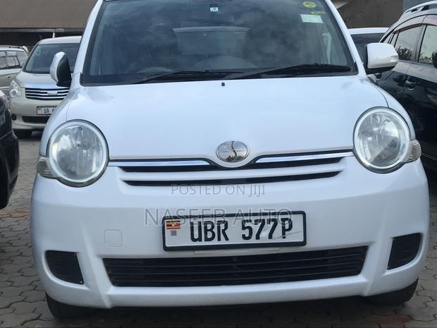 Toyota Sienta 2008 White