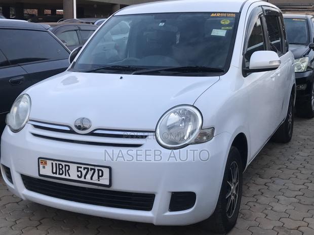 Toyota Sienta 2008 White
