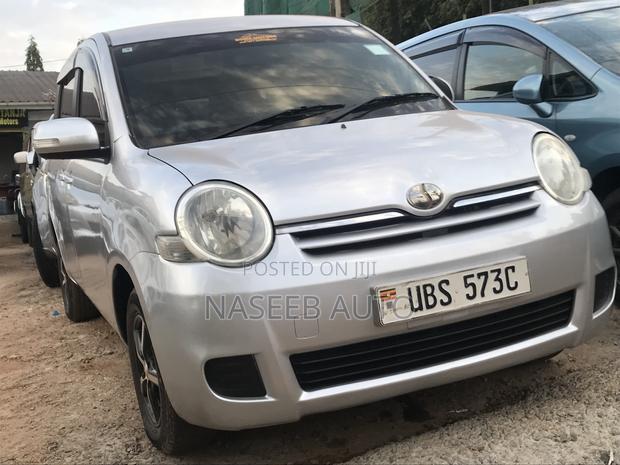 Toyota Sienta 2008 Silver