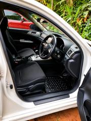 Subaru Impreza 2010 White for sale