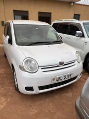 Toyota Sienta 2010 White for sale