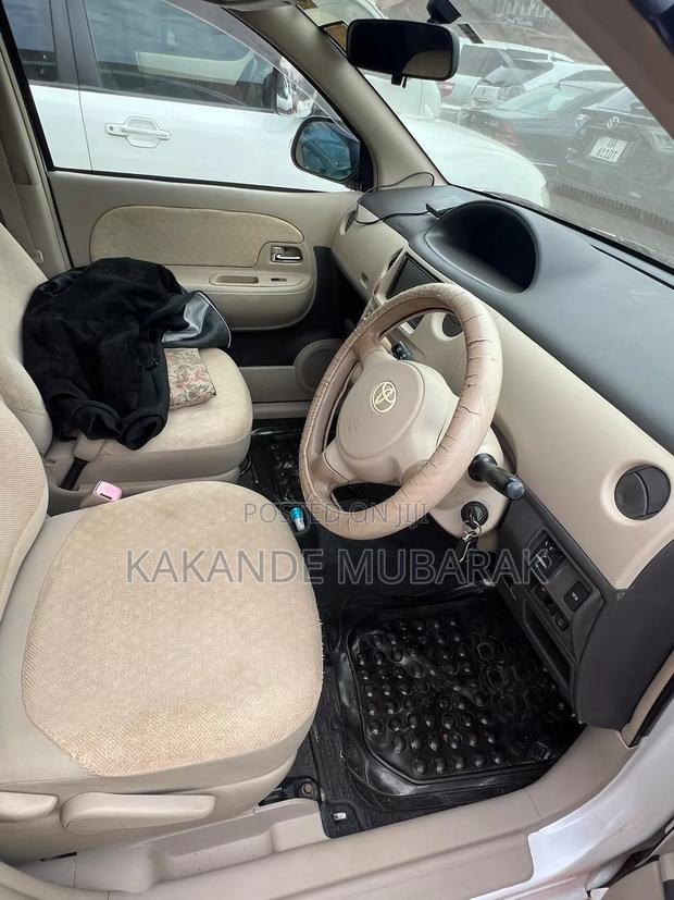 Toyota Sienta 2010 White