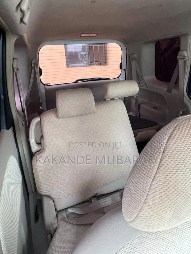 Toyota Sienta 2010 White