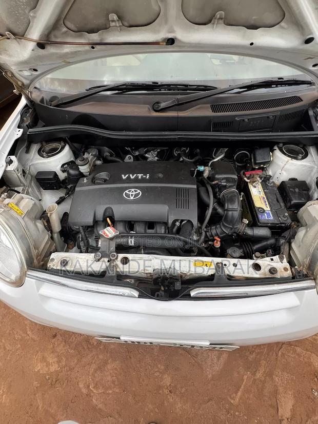 Toyota Sienta 2010 White