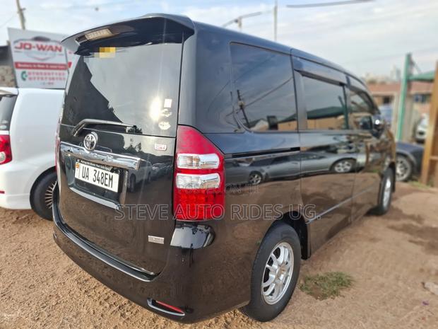 Toyota Noah 2013 Black