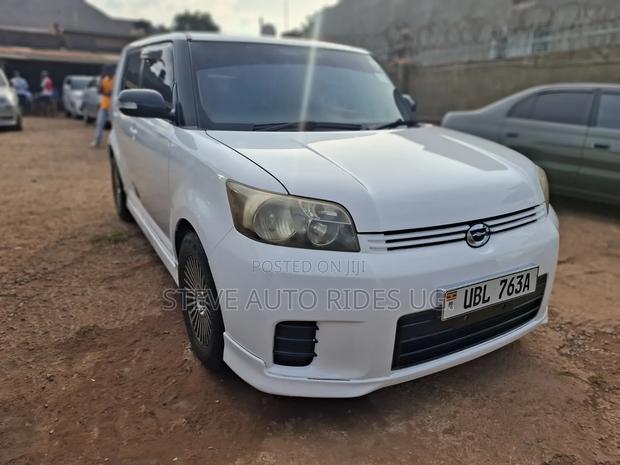 Toyota Corolla Rumion 2009 White