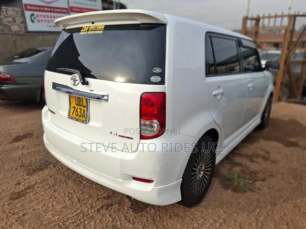 Toyota Corolla Rumion 2009 White