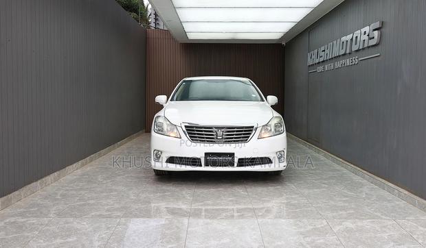 Toyota Crown 2012 White