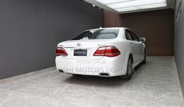 Toyota Crown 2012 White