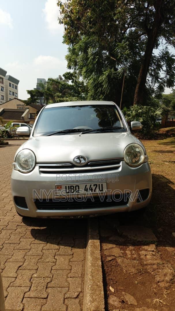 Toyota Sienta 2011 Silver