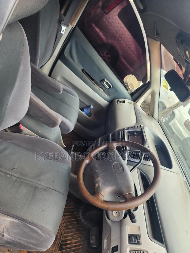Toyota Nadia 2002 Silver