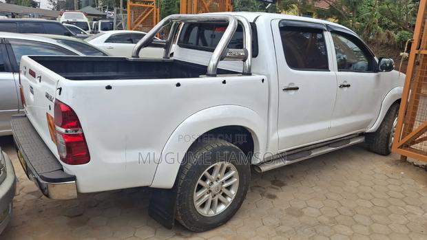 Toyota Hilux 2012 White